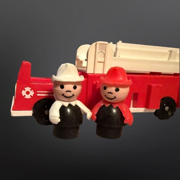 Vintage 1980s Fisher-Price Firetruck Firemen & Puppy Dog Set Red Black White - Picture 14 of 15
